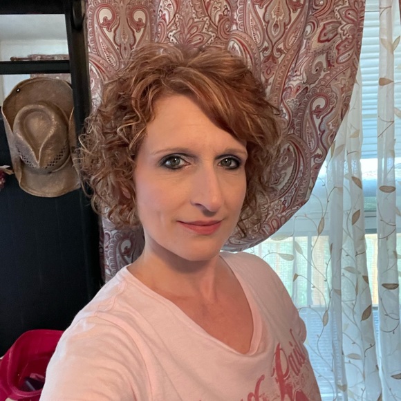 Meet your Posher, Christine - Picture 1 of 1